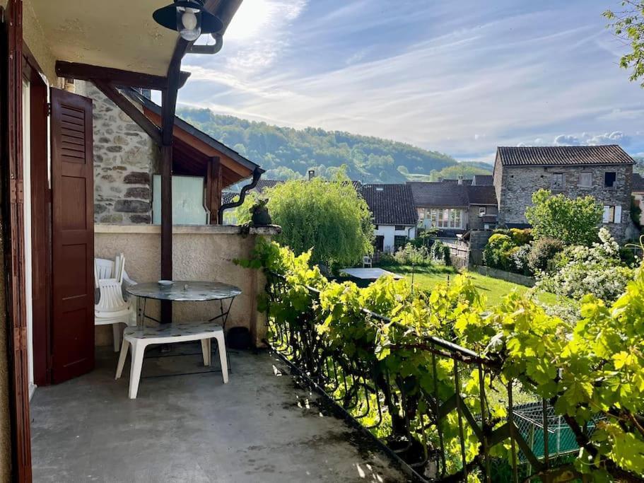 La Petite Ourse Maison De Village A Oust Exteriör bild