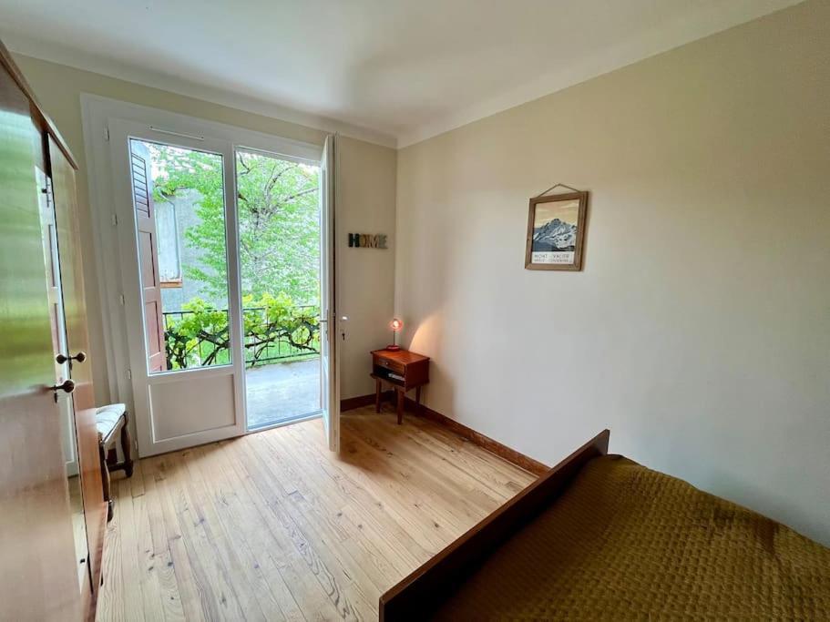 La Petite Ourse Maison De Village A Oust Exteriör bild