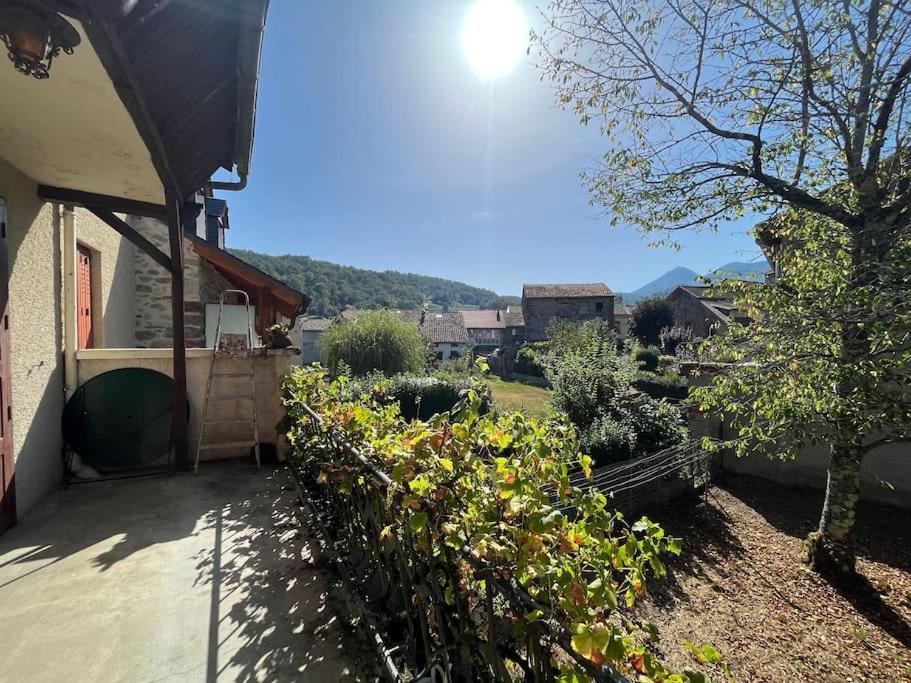 La Petite Ourse Maison De Village A Oust Exteriör bild