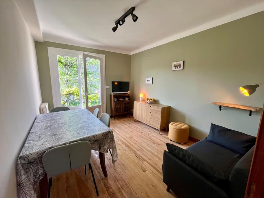 La Petite Ourse Maison De Village A Oust Exteriör bild